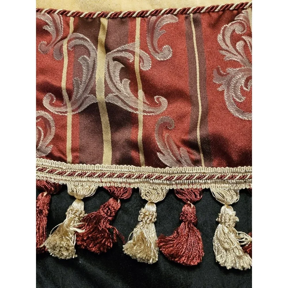 Croscill Elegant Burgundy And Gold Tasseled Bath Towel 48x25